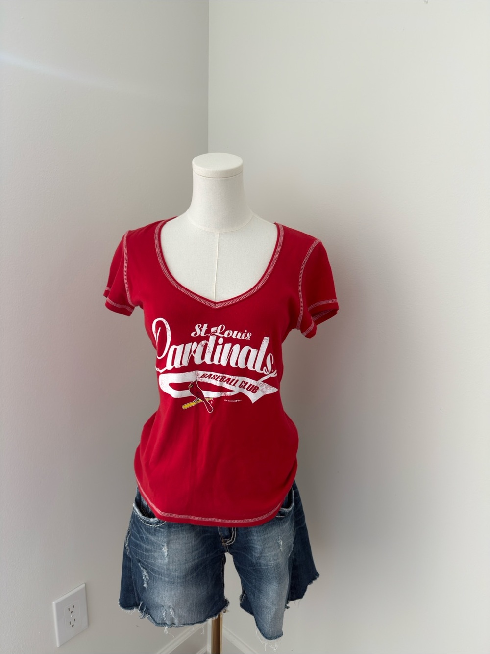 MLB St. Louis Cardinals Red V-Neck Women's Tee